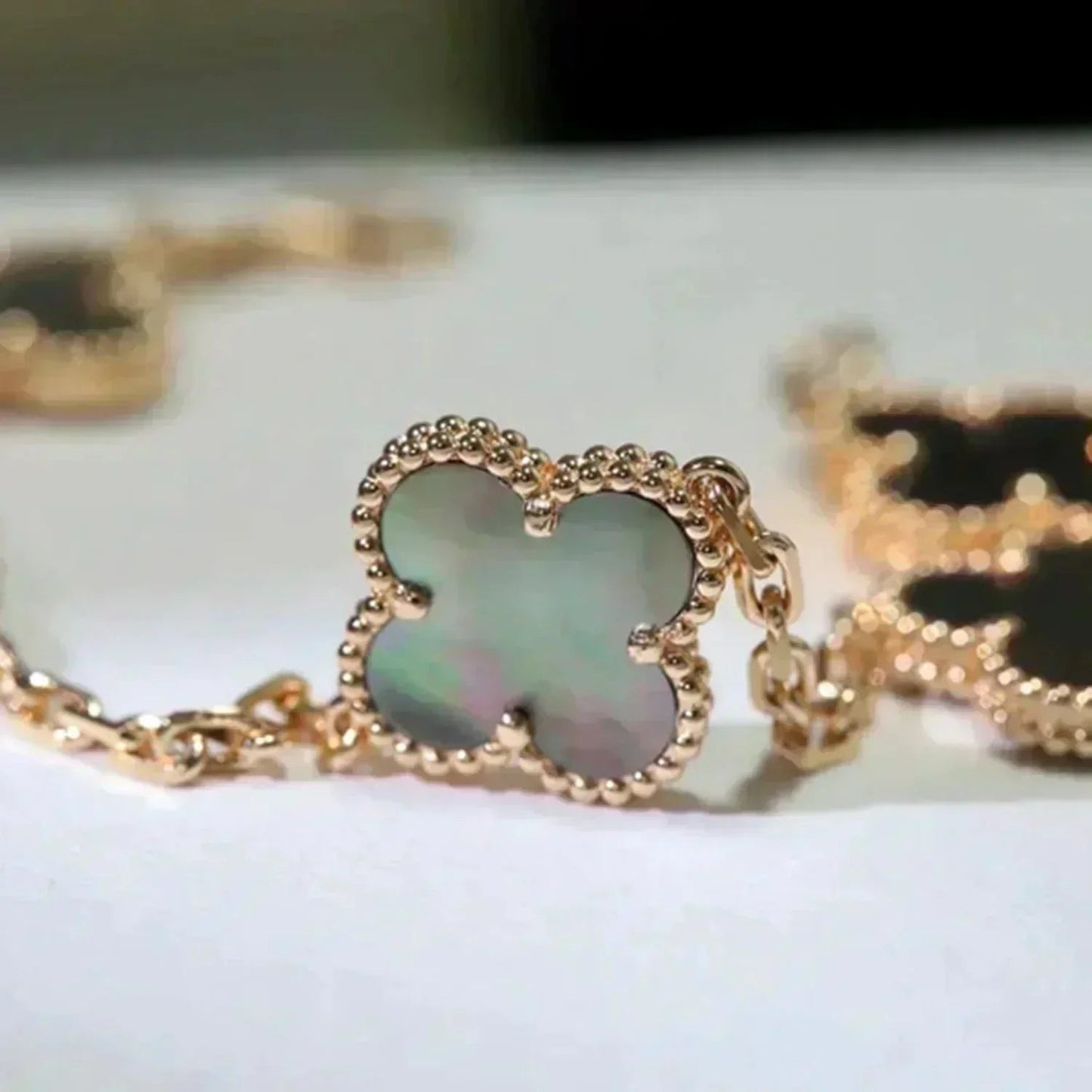 [Radiant Gem]New CLOVER 5 MOTIF GRAY MOP BRACELET COLLECTION
