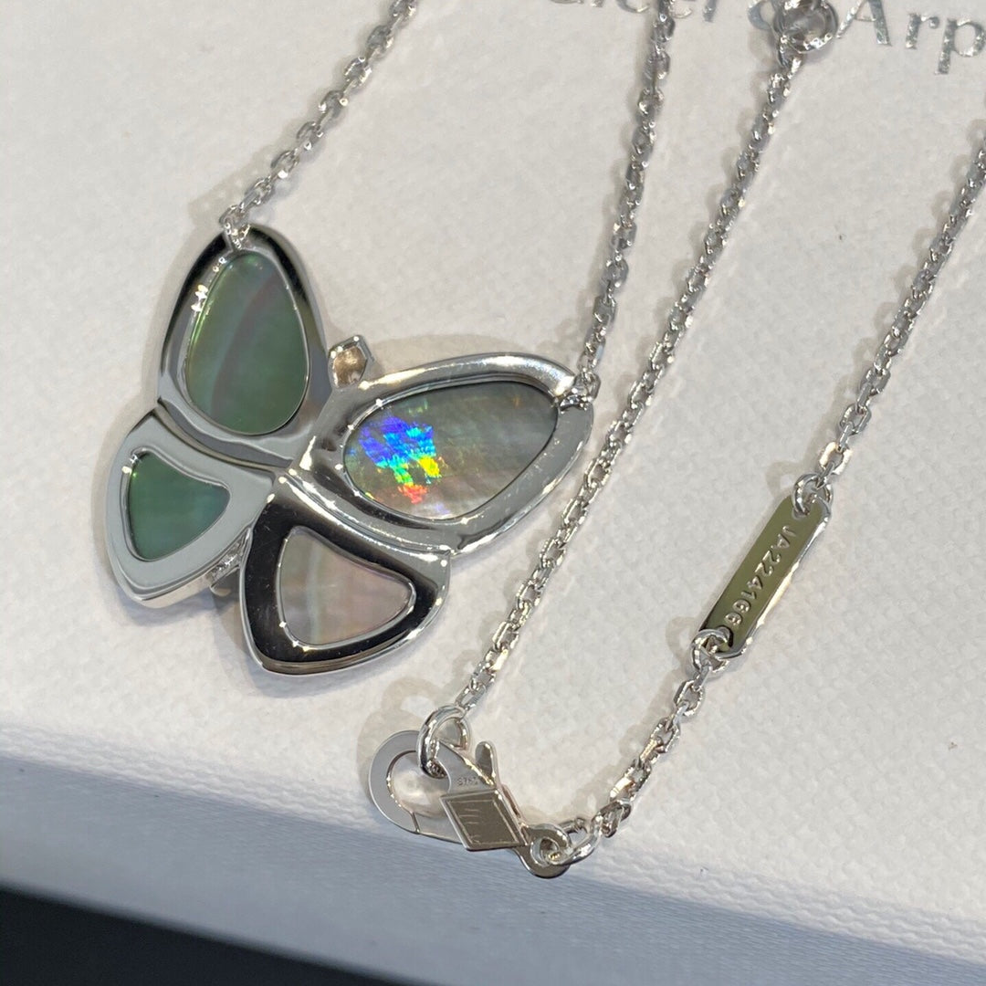[Radiant Gem]¯LARGE BUTTERFLY SILVER PENDANT DIAMOND NECKLACE