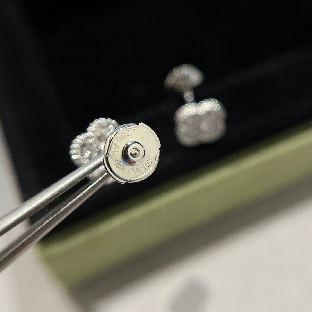 [Radiant Gem]¯CLOVER MINI DIAMOND STUD EARRINGS
