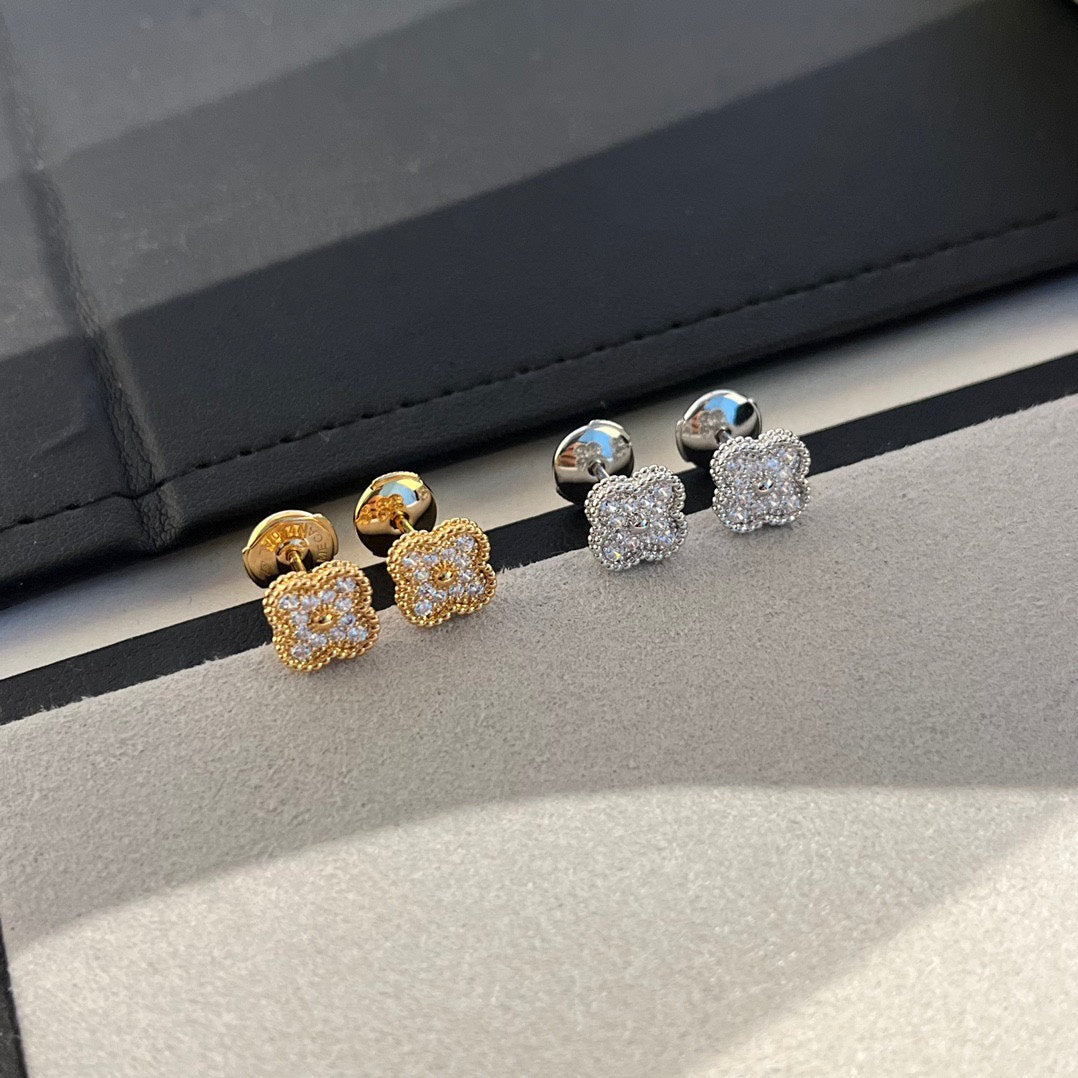 [Radiant Gem]¯CLOVER MINI DIAMOND STUD EARRINGS