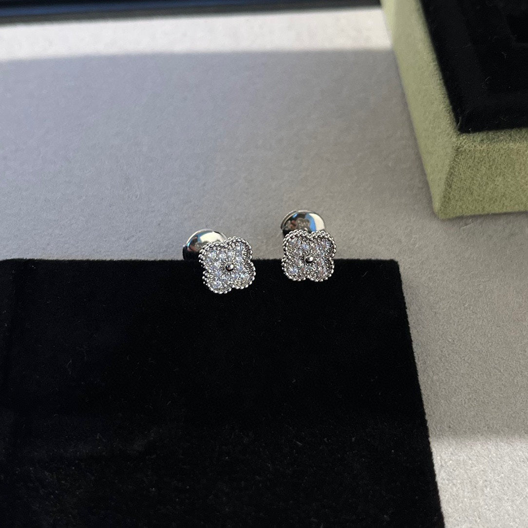 [Radiant Gem]¯CLOVER MINI DIAMOND STUD EARRINGS